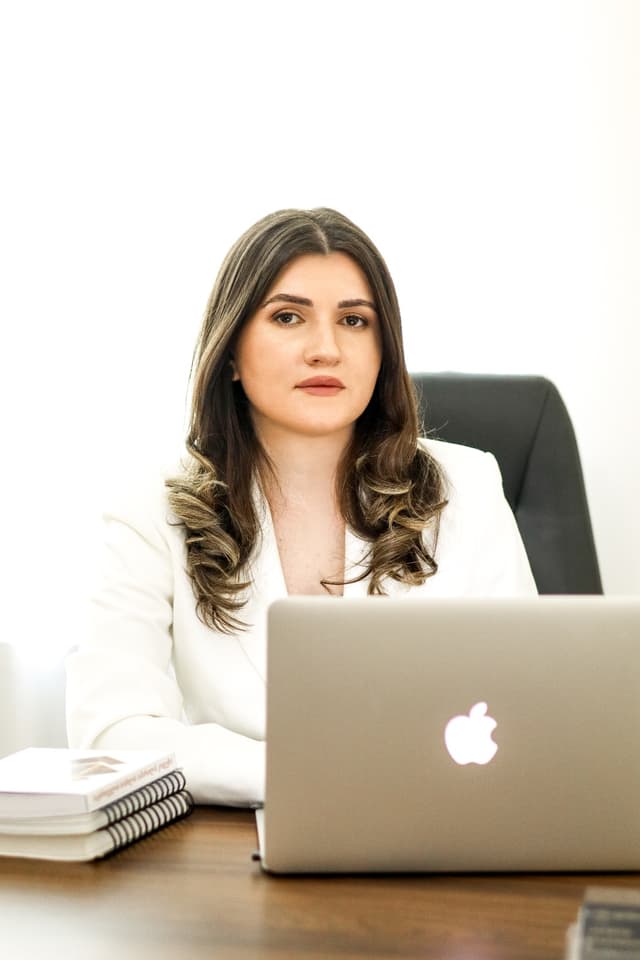 თამთა გელაშვილი ადვოკატი სამოქალაქო და ადმინისტრაციულ სმართალში ასევე სამშენებლო და არქიტექტურული სამართალში და ბავშვთა უფლებებში სპეციალიზირებული ადვოკატი. საქართველო